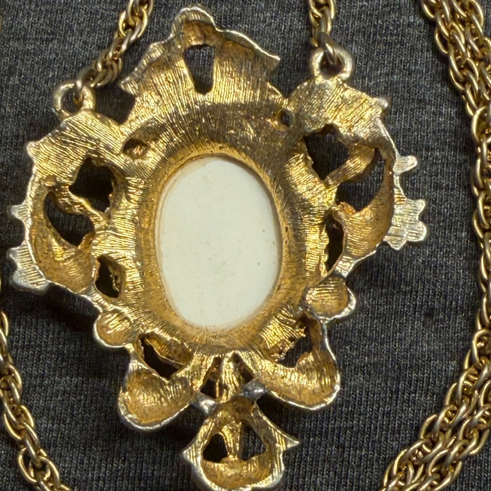 Necklace Gold Tone Faux Pearl Fragonard Courting Couple Victorian Style 24 In - Picture 10 of 14